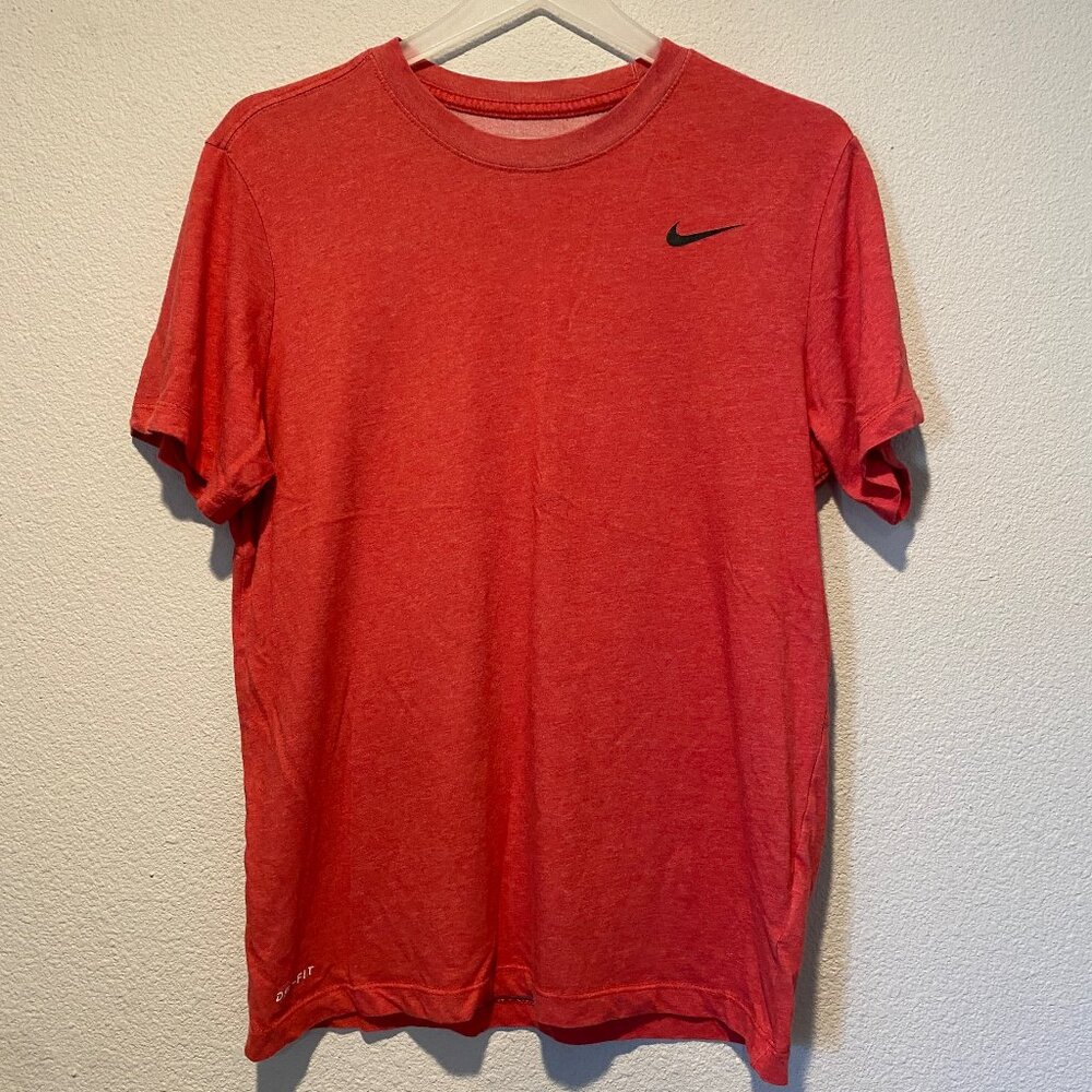 Nike Red Dri-FIT Tee Shirt Medium‎ | Lightweight Athletic Top
